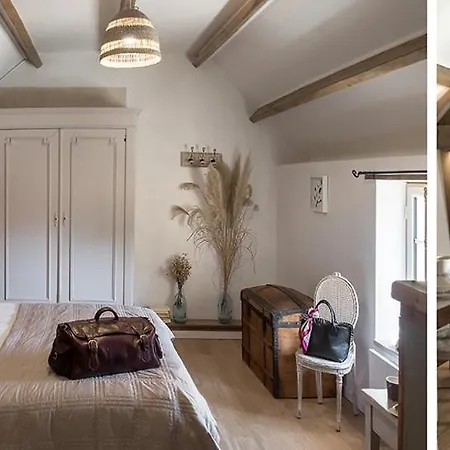 Bed & Breakfast La Cour Souveraine - D'hotes Le Cap