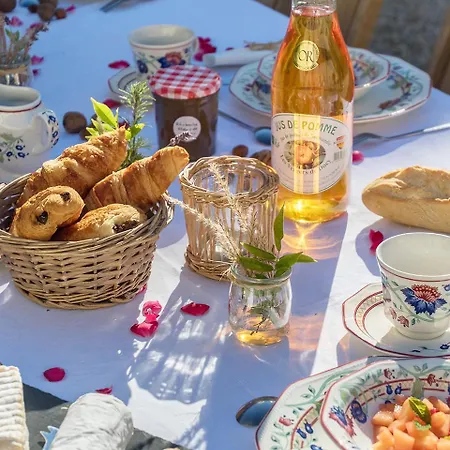 La Cour Souveraine - D'hotes Le Cap Bed & Breakfast *